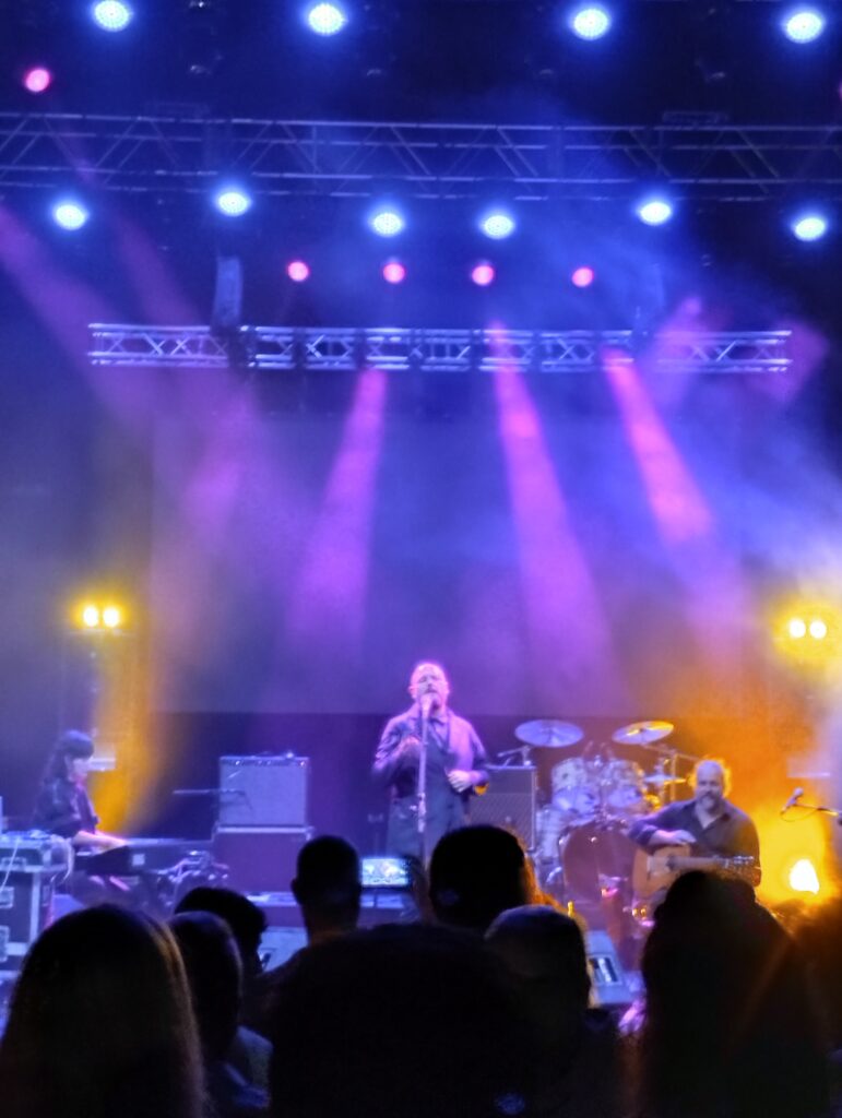 Escenario y artistas